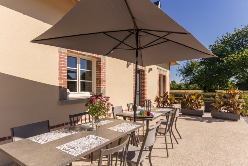 la terrasse et le jardin du gite Le Tirel